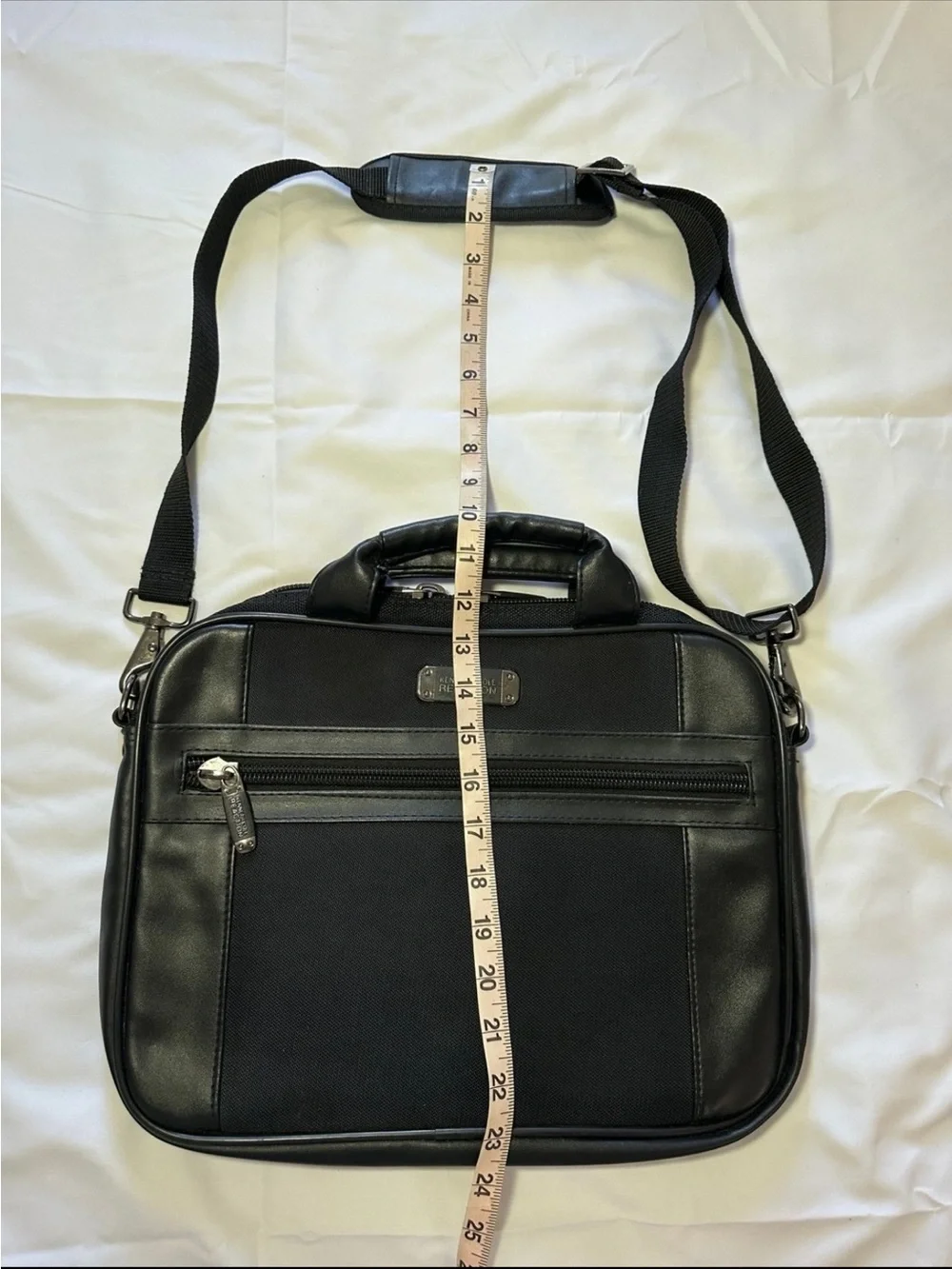 Kenneth Cole Reaction R-Tech Black Messenger Style Laptop Bag W/ Shoulder Strap